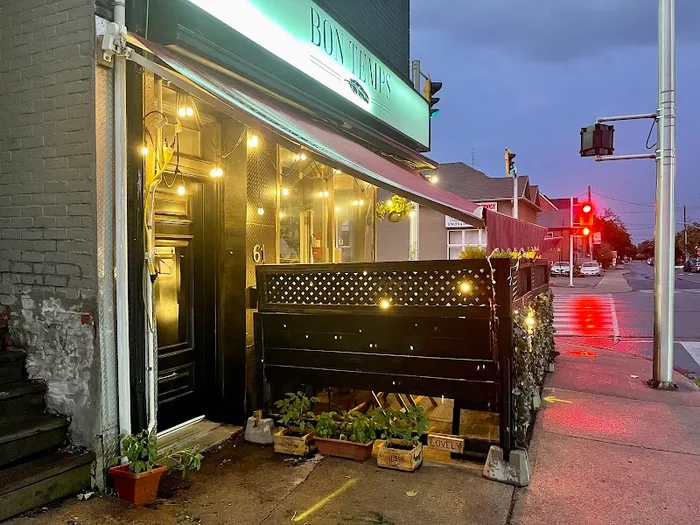 Handsome Dave’s neighbourhood bar (no longer bon temps)