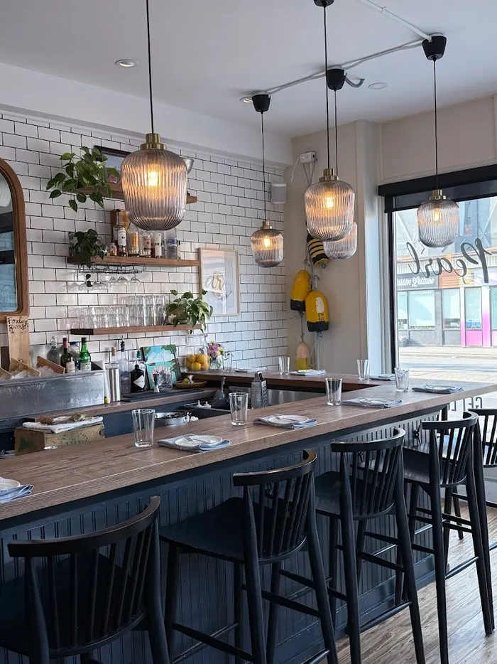 Maisy’s Pearl Oyster Bar
