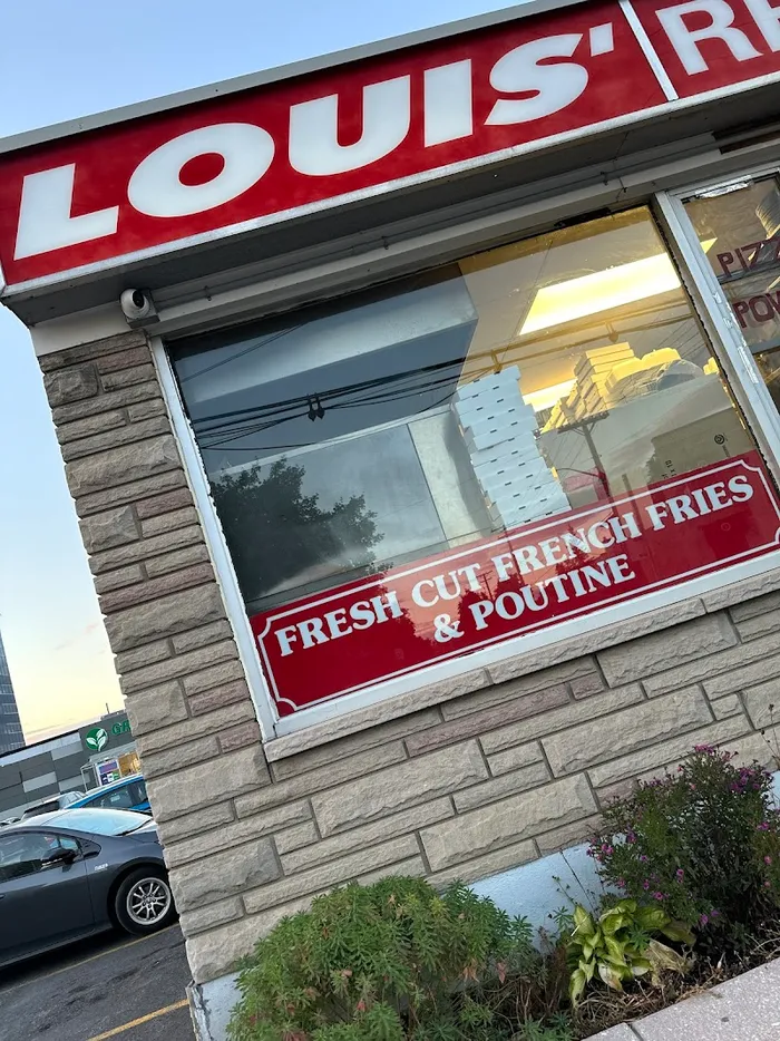 Louis Pizza (McArthur, Ottawa)