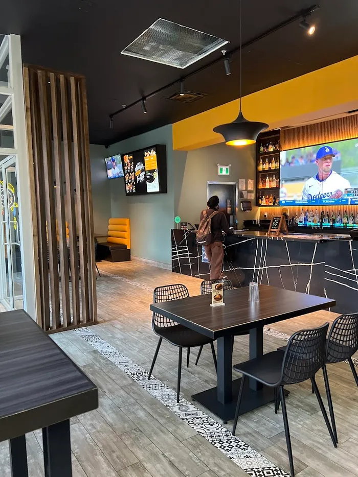 6IXTY WINGS Bar & Restaurant