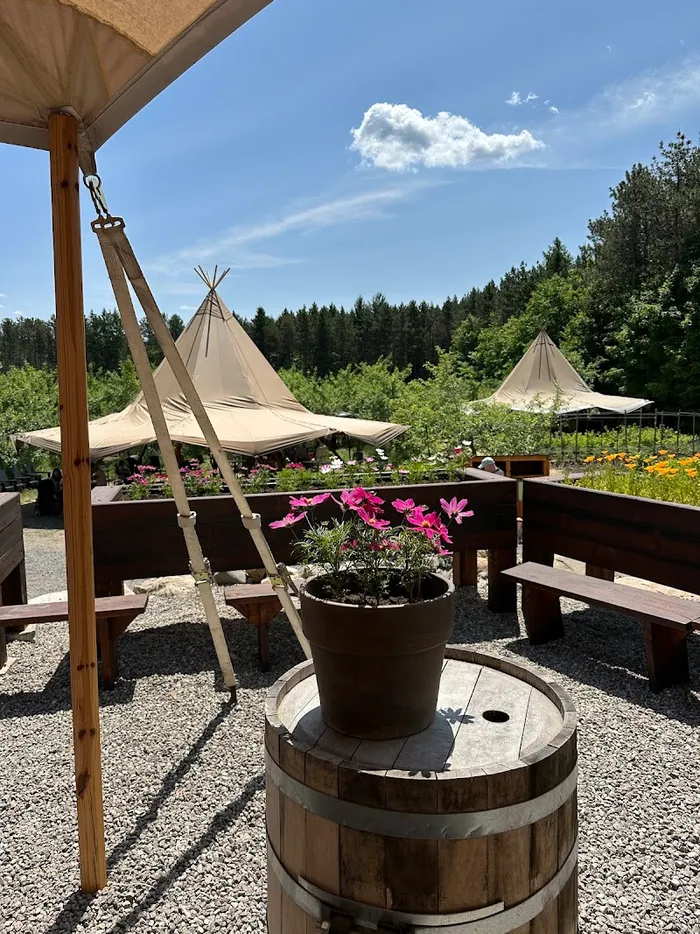Cabane d'à Côté / Cidrerie Au Pied de Cochon