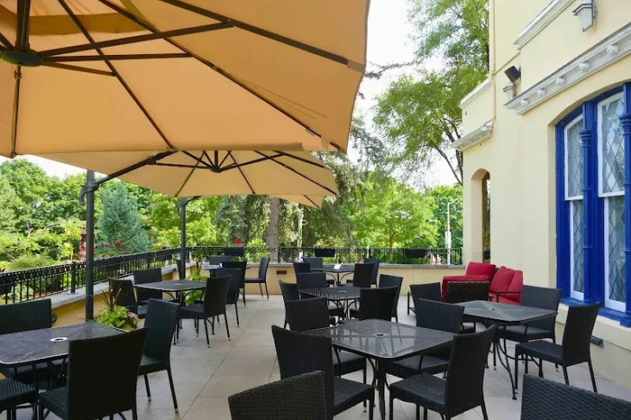 Signatures Restaurant