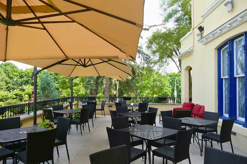 Signatures Restaurant